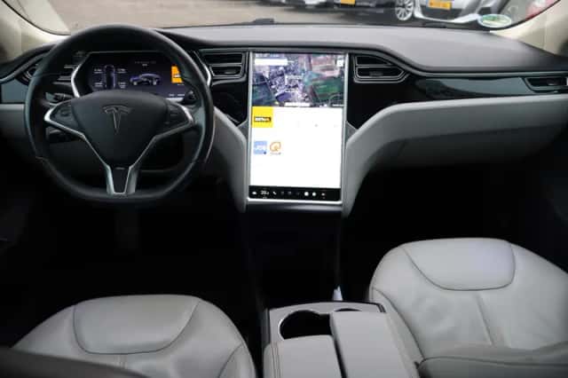 Tesla Model S (2014) thumbnail 3