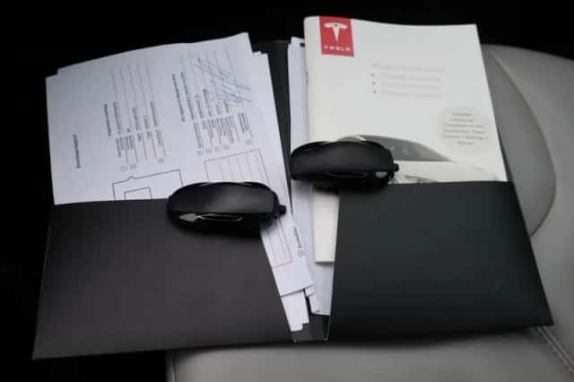 Tesla Model S (2014) thumbnail 6