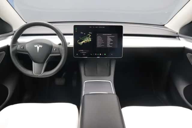 Tesla Model Y (2021) thumbnail 5