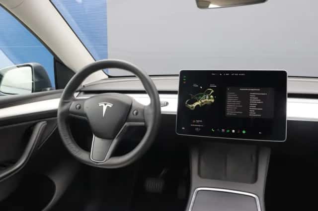 Tesla Model Y (2021) thumbnail 6