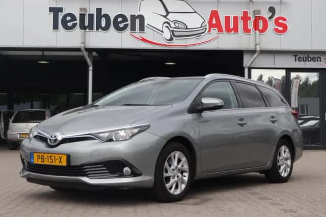 Toyota Auris (2017) thumbnail 2