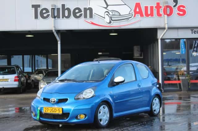 Toyota Aygo (2009) thumbnail 2