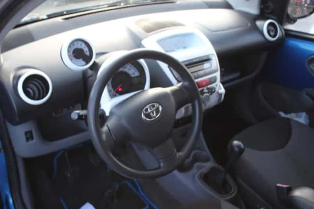 Toyota Aygo (2009) thumbnail 3