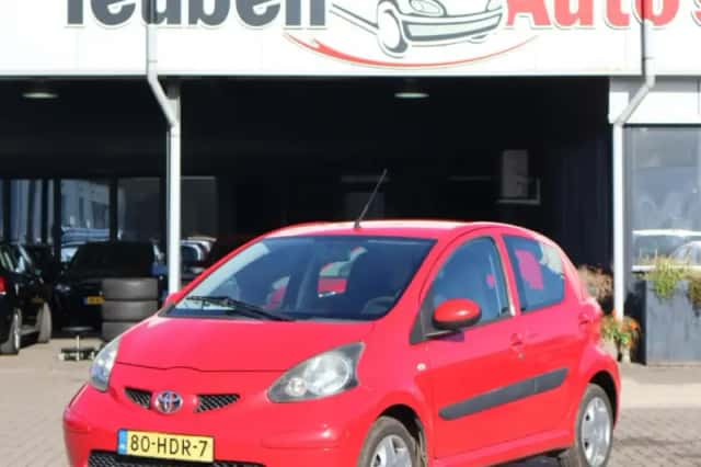 Toyota Aygo (2008) thumbnail 1
