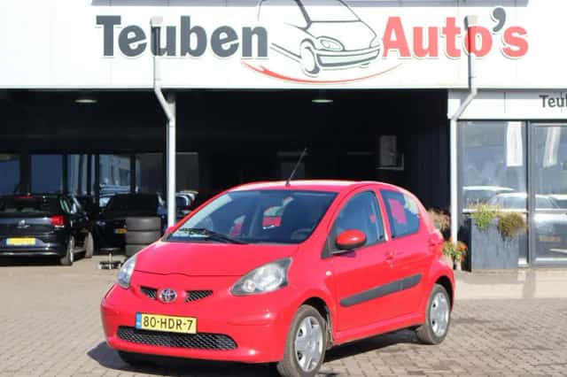 Toyota Aygo (2008) thumbnail 2