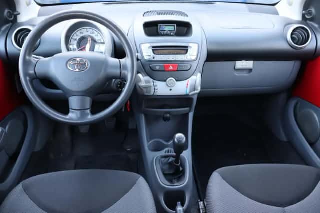 Toyota Aygo (2008) thumbnail 3