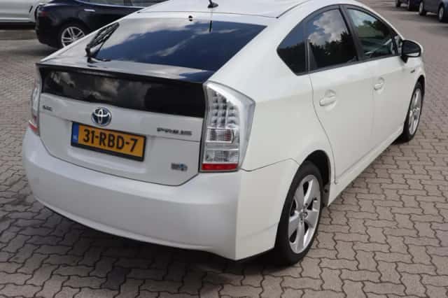 Toyota Prius (2011) thumbnail 6
