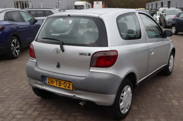 Toyota Yaris (1999) thumbnail 4