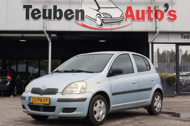 Toyota Yaris (2004) thumbnail 2