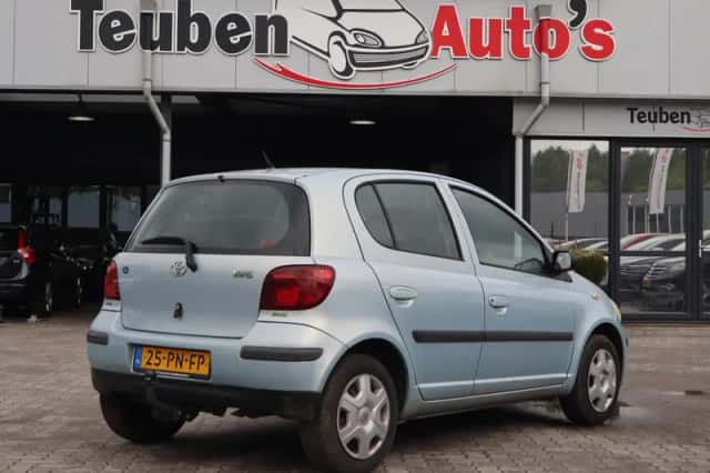 Toyota Yaris (2004) thumbnail 3
