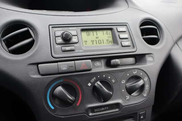 Toyota Yaris (2004) thumbnail 6