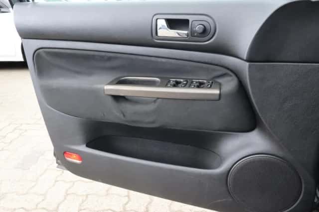 Volkswagen Bora (2002) thumbnail 6