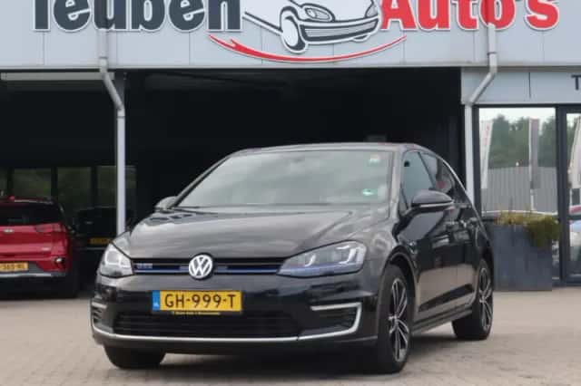 Volkswagen Golf (2015) thumbnail 1