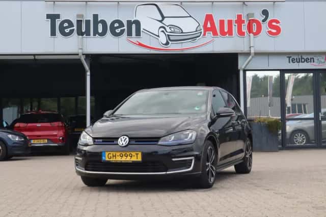 Volkswagen Golf (2015) thumbnail 2