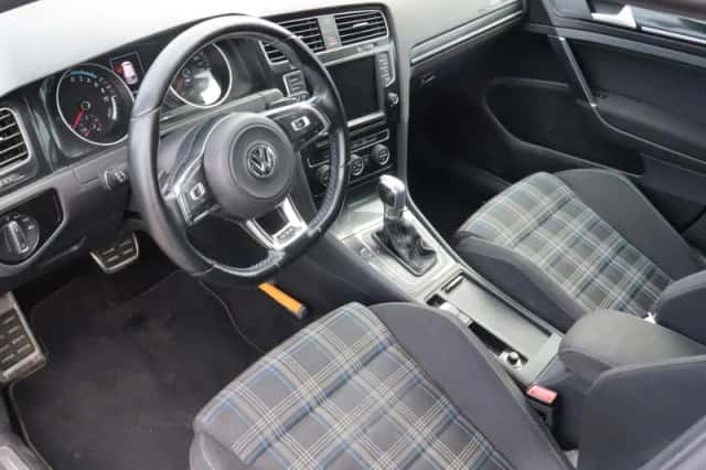 Volkswagen Golf (2015) thumbnail 3