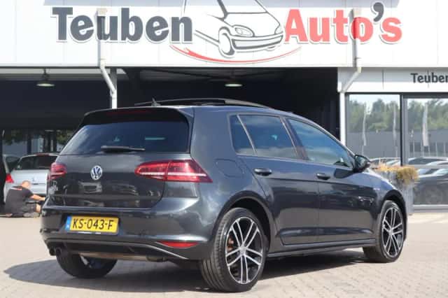 Volkswagen Golf (2016) thumbnail 3