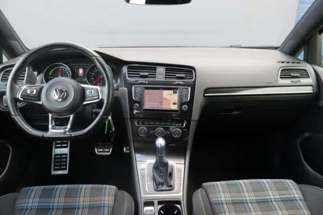 Volkswagen Golf (2016) thumbnail 4