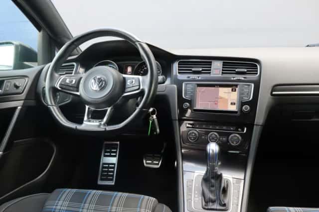 Volkswagen Golf (2016) thumbnail 5