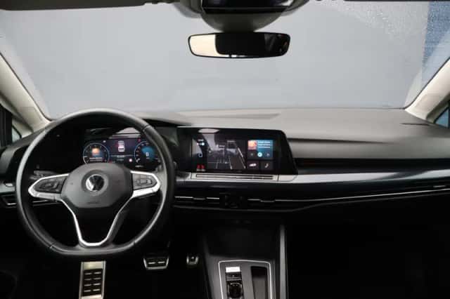 Volkswagen Golf (2021) thumbnail 3