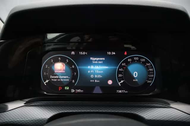 Volkswagen Golf (2021) thumbnail 4