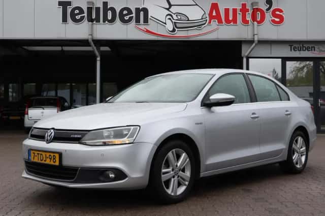 Volkswagen Jetta (2013) thumbnail 2