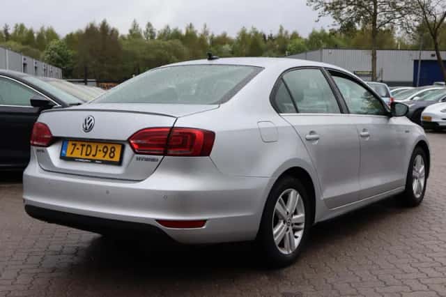 Volkswagen Jetta (2013) thumbnail 3