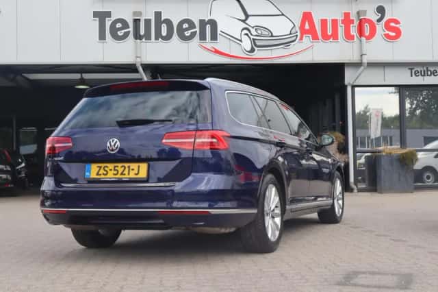 Volkswagen Passat (2017) thumbnail 3