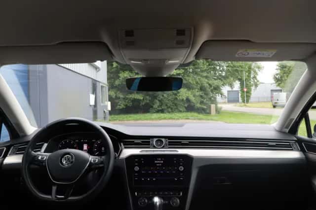 Volkswagen Passat (2017) thumbnail 4