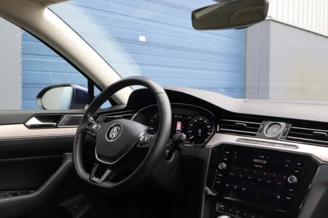 Volkswagen Passat (2017) thumbnail 5
