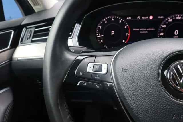Volkswagen Passat (2017) thumbnail 6