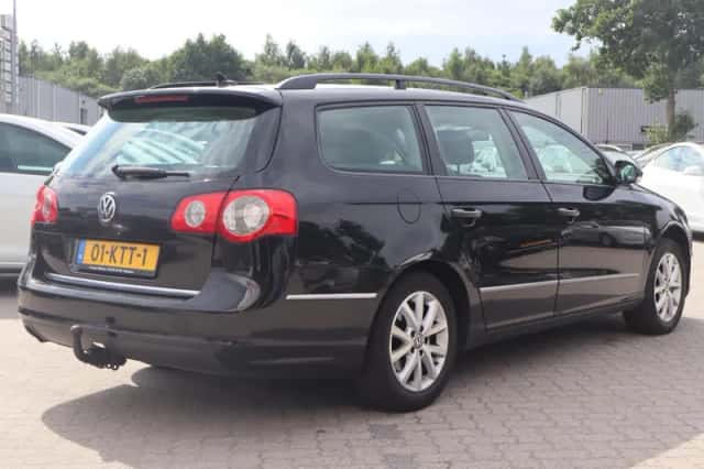 Volkswagen Passat (2010) thumbnail 3