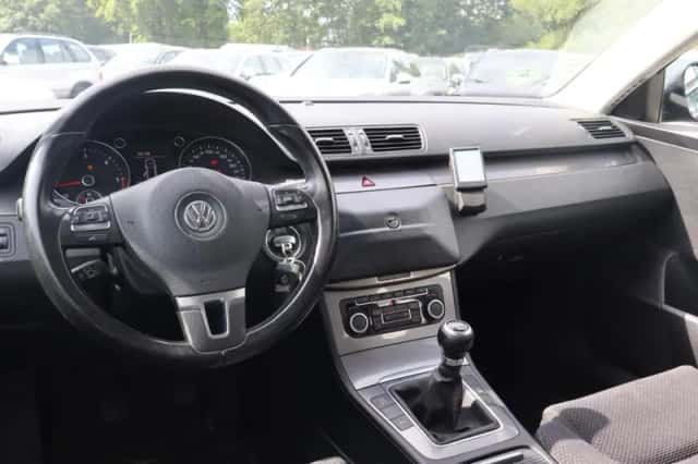 Volkswagen Passat (2010) thumbnail 4
