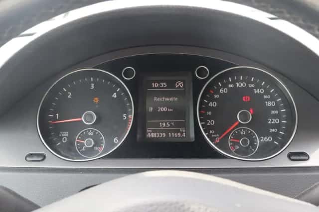 Volkswagen Passat (2010) thumbnail 5