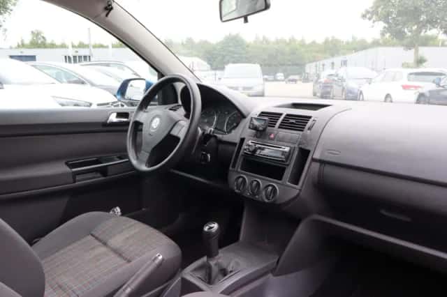 Volkswagen Polo (2008) thumbnail 5