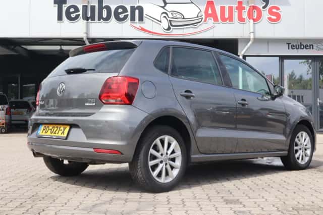 Volkswagen Polo (2015) thumbnail 2