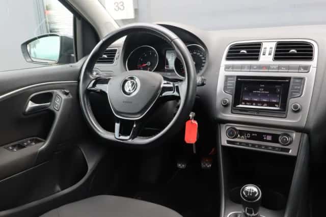 Volkswagen Polo (2015) thumbnail 6