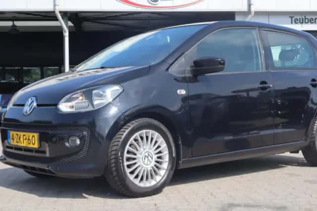Volkswagen Up! (2015) thumbnail 1