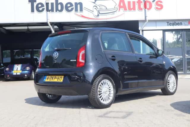 Volkswagen Up! (2015) thumbnail 3