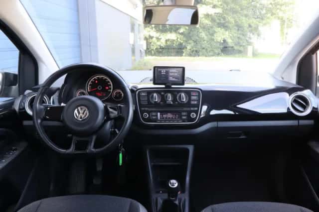 Volkswagen Up! (2015) thumbnail 5