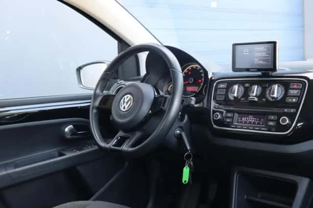 Volkswagen Up! (2015) thumbnail 6