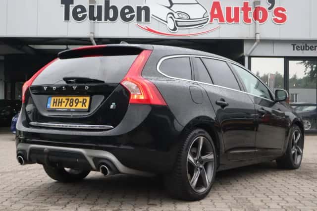 Volvo V60 (2015) thumbnail 2