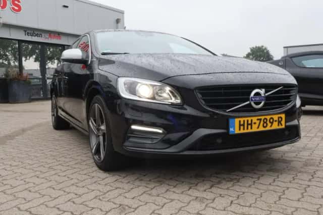 Volvo V60 (2015) thumbnail 3