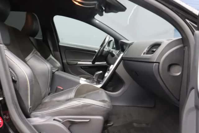 Volvo V60 (2015) thumbnail 4