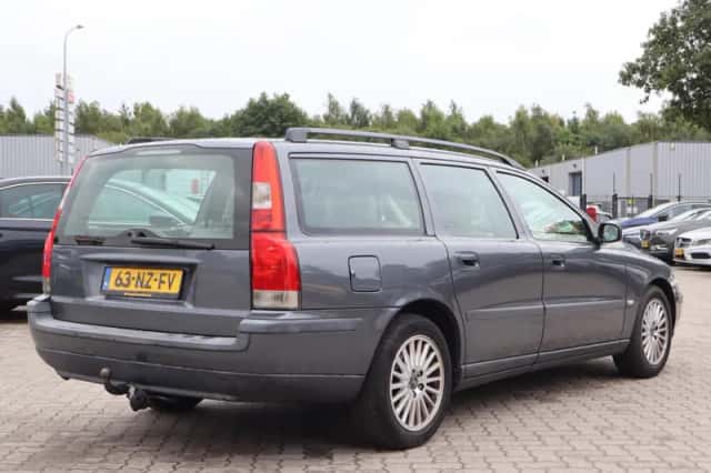 Volvo V70 (2004) thumbnail 3