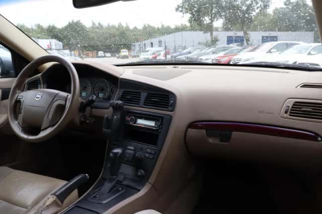 Volvo V70 (2004) thumbnail 4