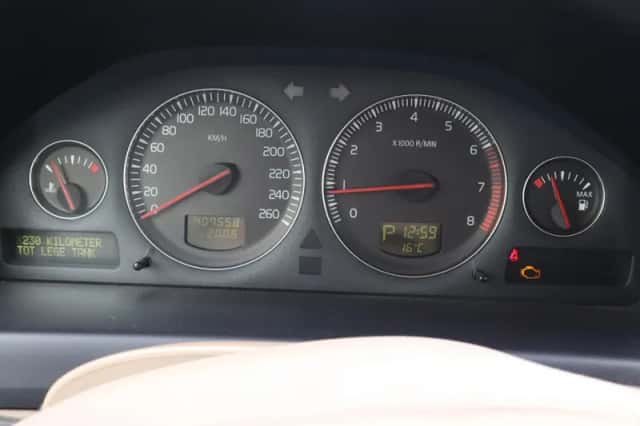 Volvo V70 (2004) thumbnail 5