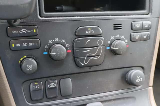 Volvo V70 (2004) thumbnail 6