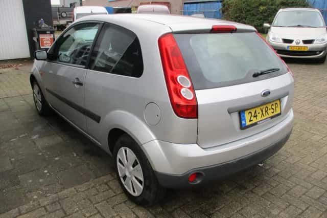 Ford Fiesta (2007) thumbnail 3