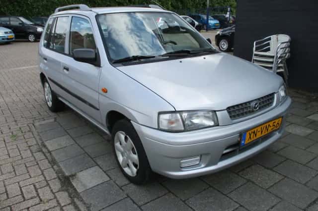 Mazda Demio (1999) thumbnail 1