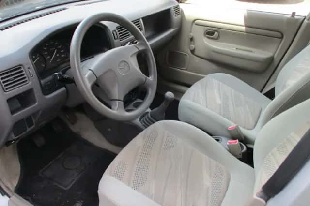 Mazda Demio (1999) thumbnail 6
